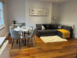 Tavistock House-parking-sleeps 7-central
