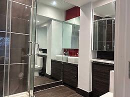 Tavistock House-parking-sleeps 7-central