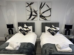 Tavistock House-parking-sleeps 7-central