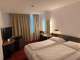 Roomie Hotel