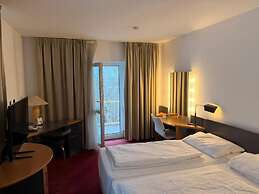 Roomie Hotel