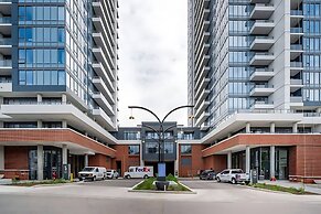 High Rise 1BR Building With Gorgeous Views