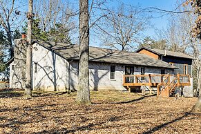 Spacious Retreat w/ Deck: 14 Mi to Nolin Lake!