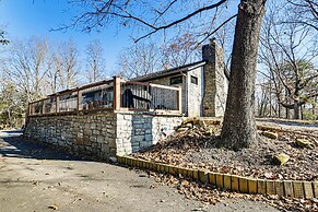 Spacious Retreat w/ Deck: 14 Mi to Nolin Lake!