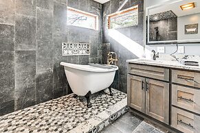 Spacious Retreat w/ Deck: 14 Mi to Nolin Lake!