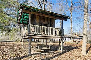 Spacious Retreat w/ Deck: 14 Mi to Nolin Lake!