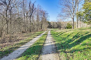 Spacious Retreat w/ Deck: 14 Mi to Nolin Lake!