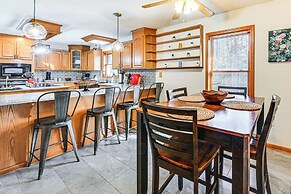 Spacious Retreat w/ Deck: 14 Mi to Nolin Lake!