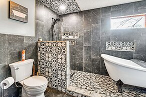 Spacious Retreat w/ Deck: 14 Mi to Nolin Lake!