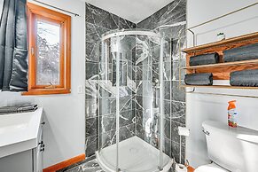 Spacious Retreat w/ Deck: 14 Mi to Nolin Lake!