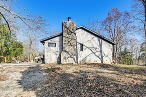 Spacious Retreat w/ Deck: 14 Mi to Nolin Lake!