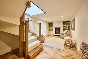 Host Stay The Coral Cottage