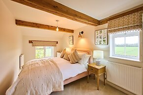 Host Stay The Coral Cottage