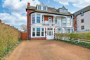 Double Bed Apts Fairhaven View by Guestz