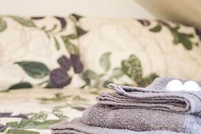 Pebbles Guest House - Flat 5
