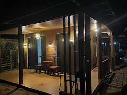 Akoya Beach Park & Cottages
