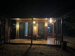 Akoya Beach Park & Cottages
