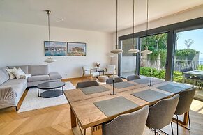 Seaview Hideaway- Premium Apartment