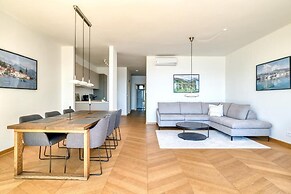 Seaview Hideaway- Premium Apartment