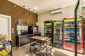 Estúdio Moderno com Churrasqueira e Garagem ECO1110