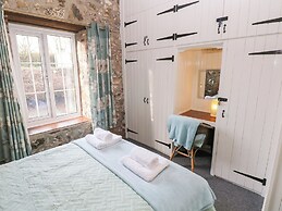 8 Rogeston Cottages