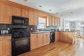 Luxury 3BR Home Game Room Free Parking