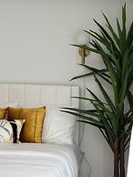 Elegant Hideaway with Free Parking