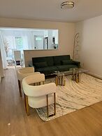 Elegant Hideaway with Free Parking