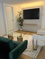 Elegant Hideaway with Free Parking