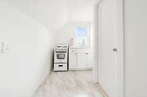 Elegant Hideaway with Free Parking