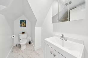 Elegant Hideaway with Free Parking