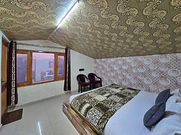 The Cozy Corner Hilltop 360 View Retreat