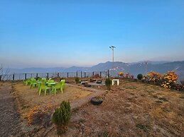 The Cozy Corner Hilltop 360 View Retreat