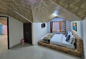 The Cozy Corner Hilltop 360 View Retreat