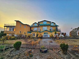 The Cozy Corner Hilltop 360 View Retreat