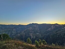 The Cozy Corner Hilltop 360 View Retreat
