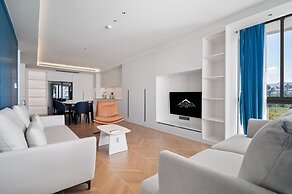 Premier Kora 3-bedroom Apartment E333 Beachfront