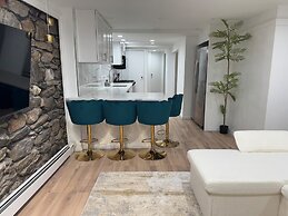 Luxe 1BR Oasis - Prime NY Stay