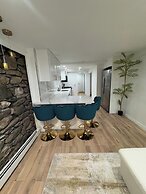 Luxe 1BR Oasis - Prime NY Stay