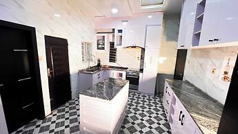 Danny's Shortlet Apartment