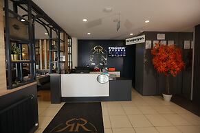 Ren Business Hotel