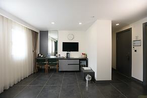 Ren Business Hotel