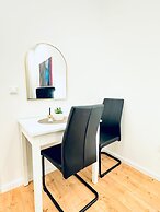 Elegant Five Bedroom Residence Alterlaa