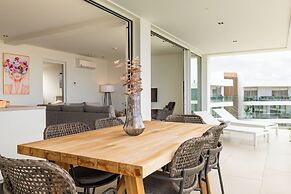 Mambo Beach Holiday Apartments