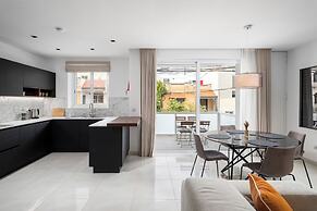 Modern Stylish 3 BR APT with Balcony