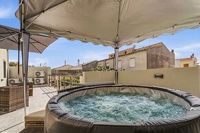 Luxar Suites & Apartments