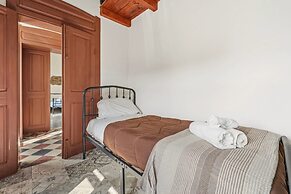 Luxar Suites & Apartments