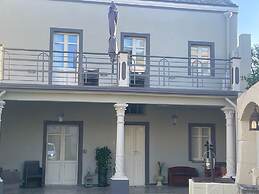 Luxar Suites & Apartments