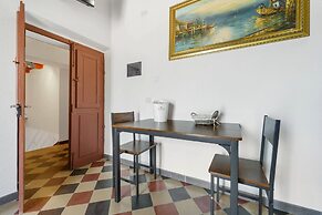 Luxar Suites & Apartments