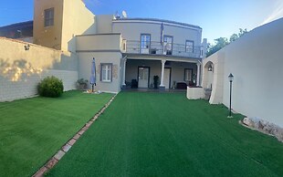 Luxar Suites & Apartments